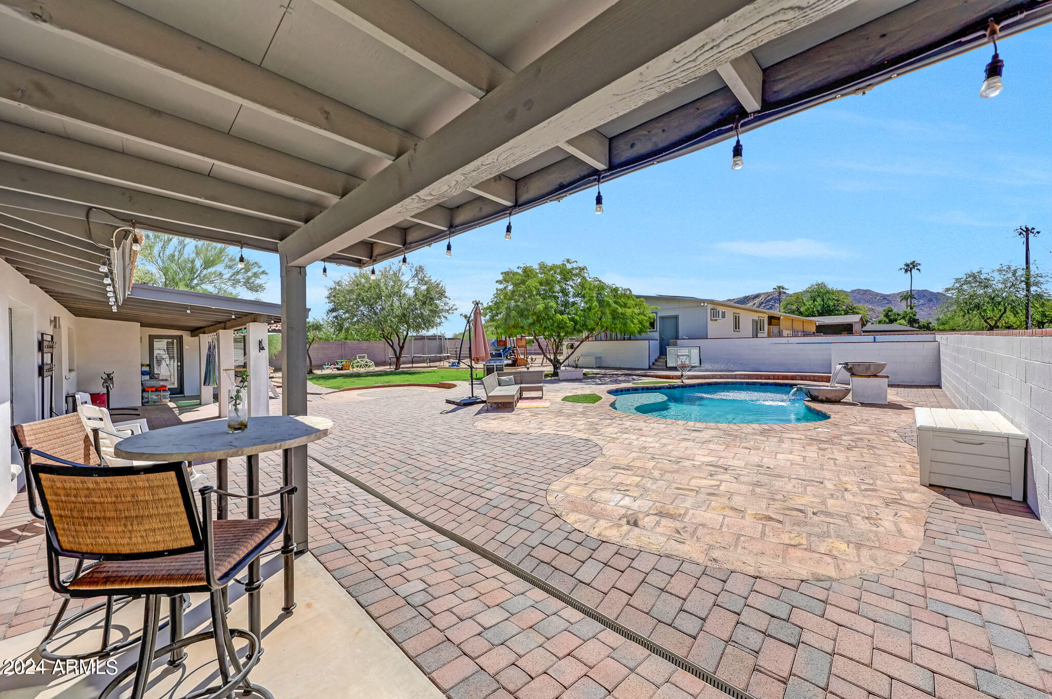 4001 E BERYL Lane