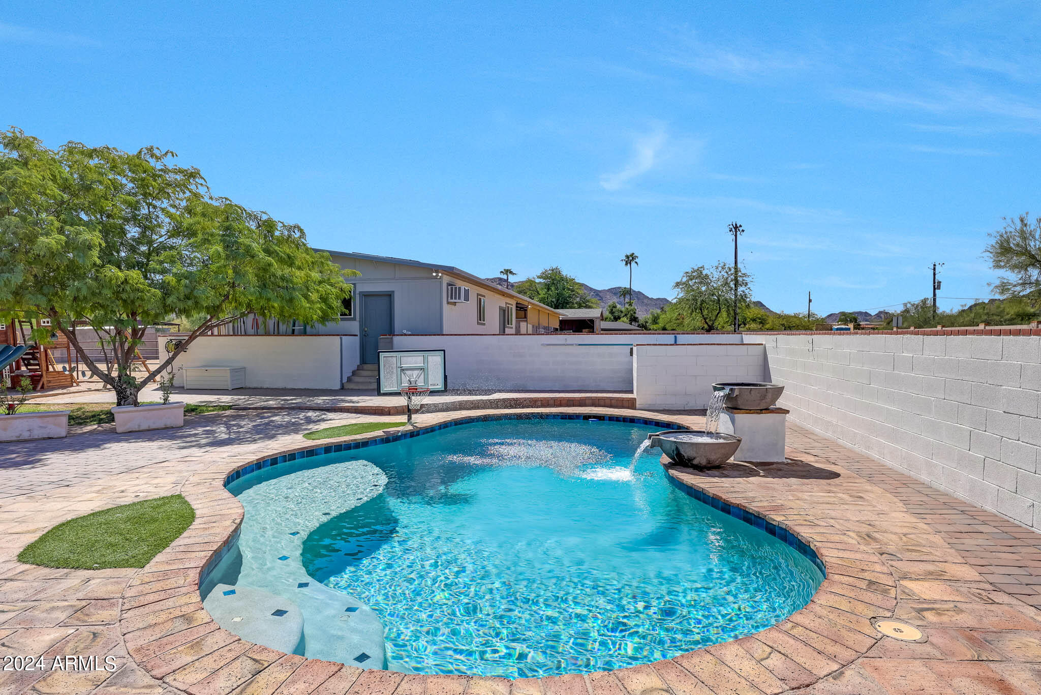 4001 E BERYL Lane