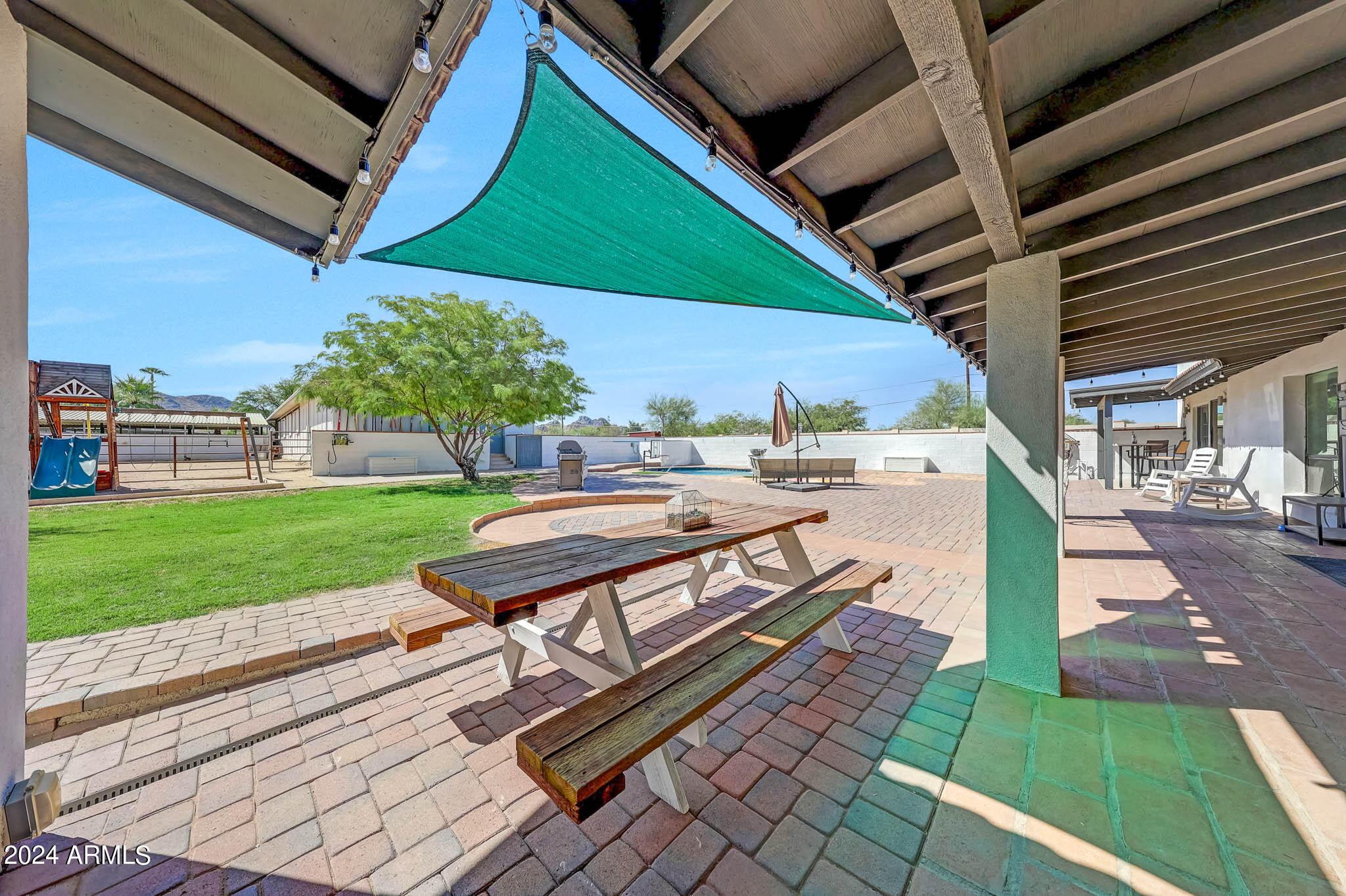 4001 E BERYL Lane