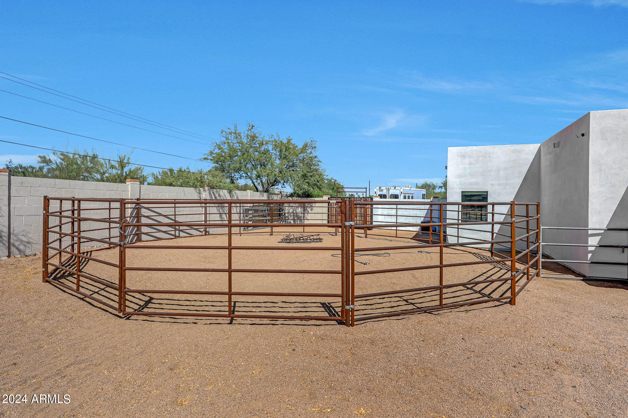 4001 E BERYL Lane