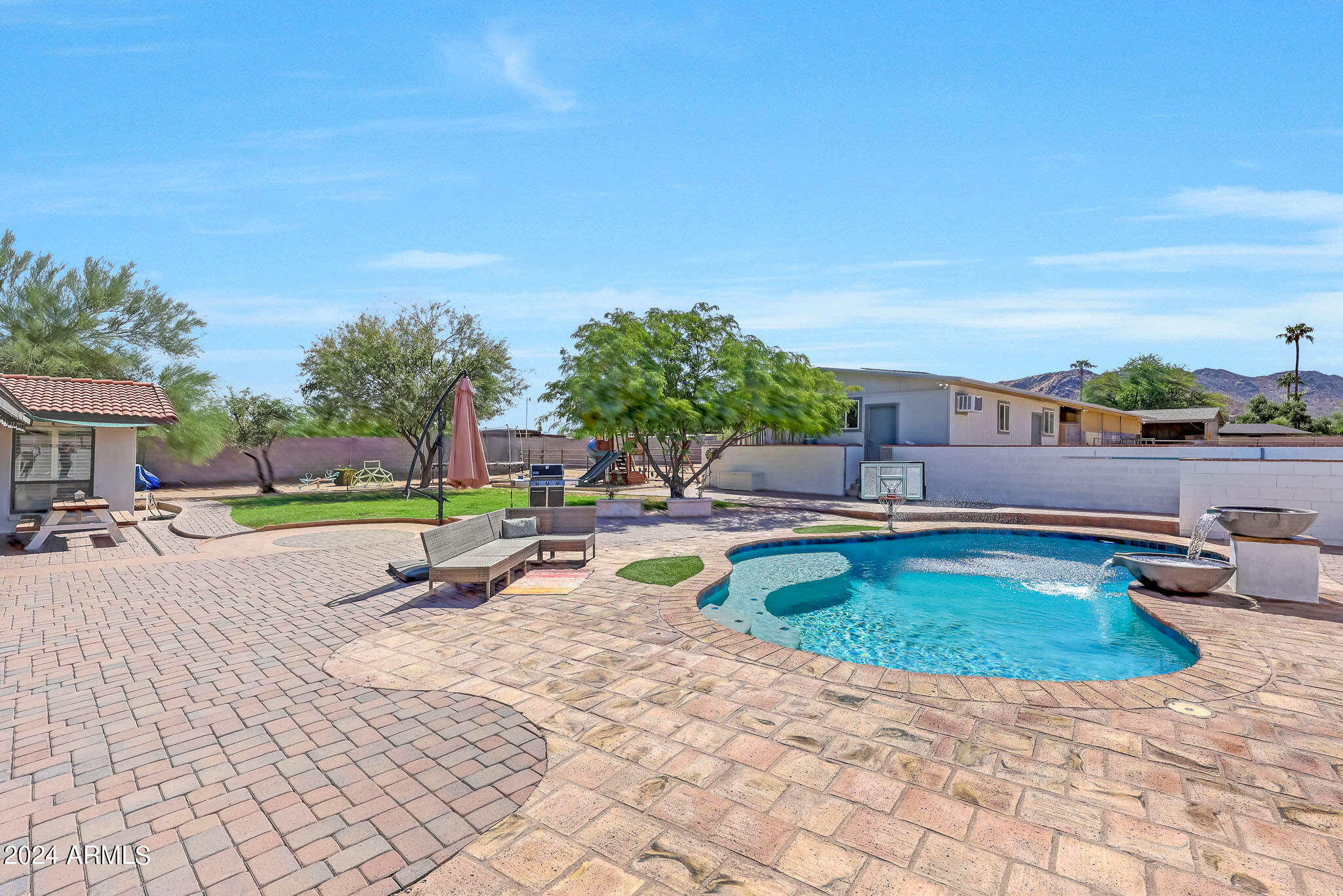 4001 E BERYL Lane
