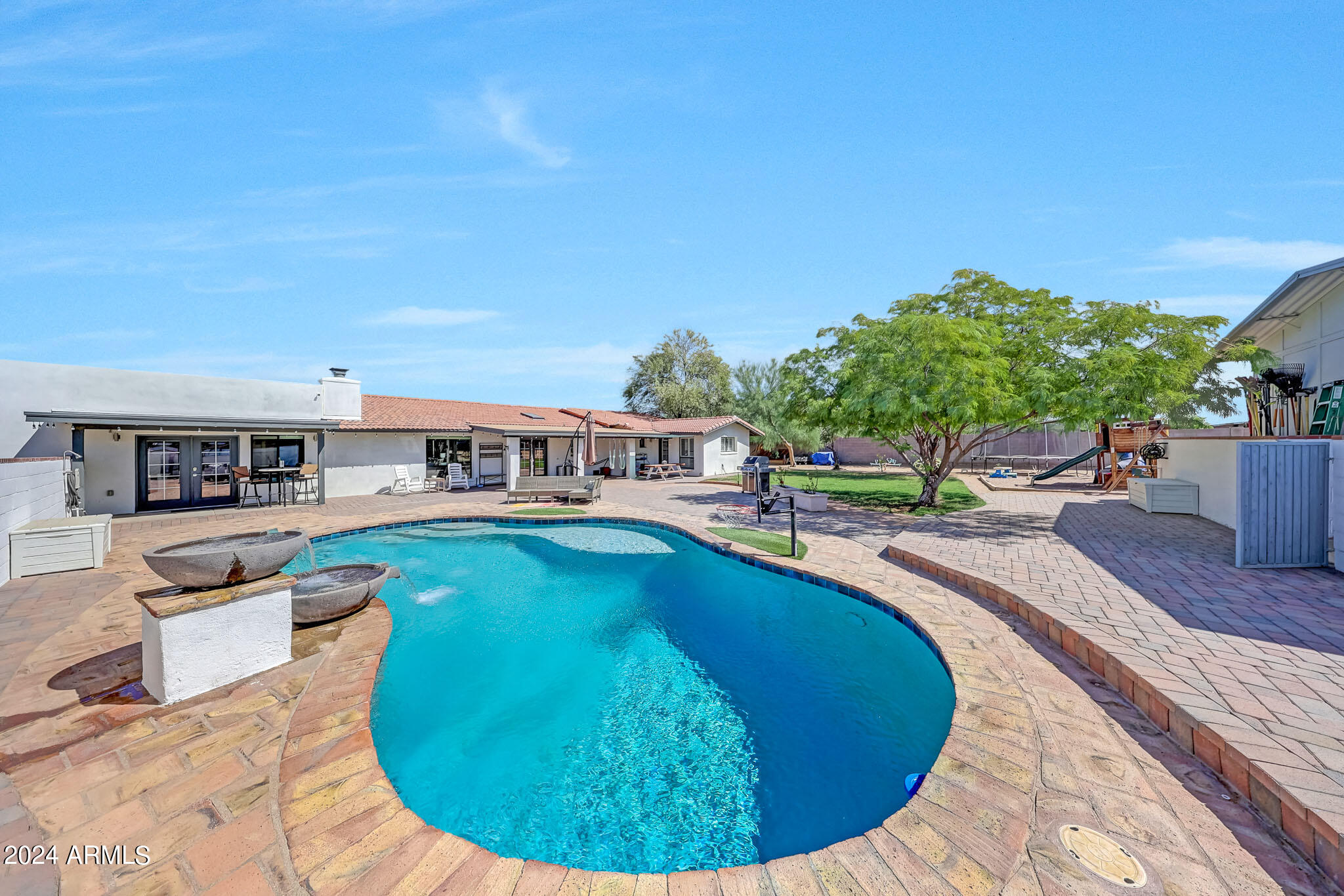4001 E BERYL Lane