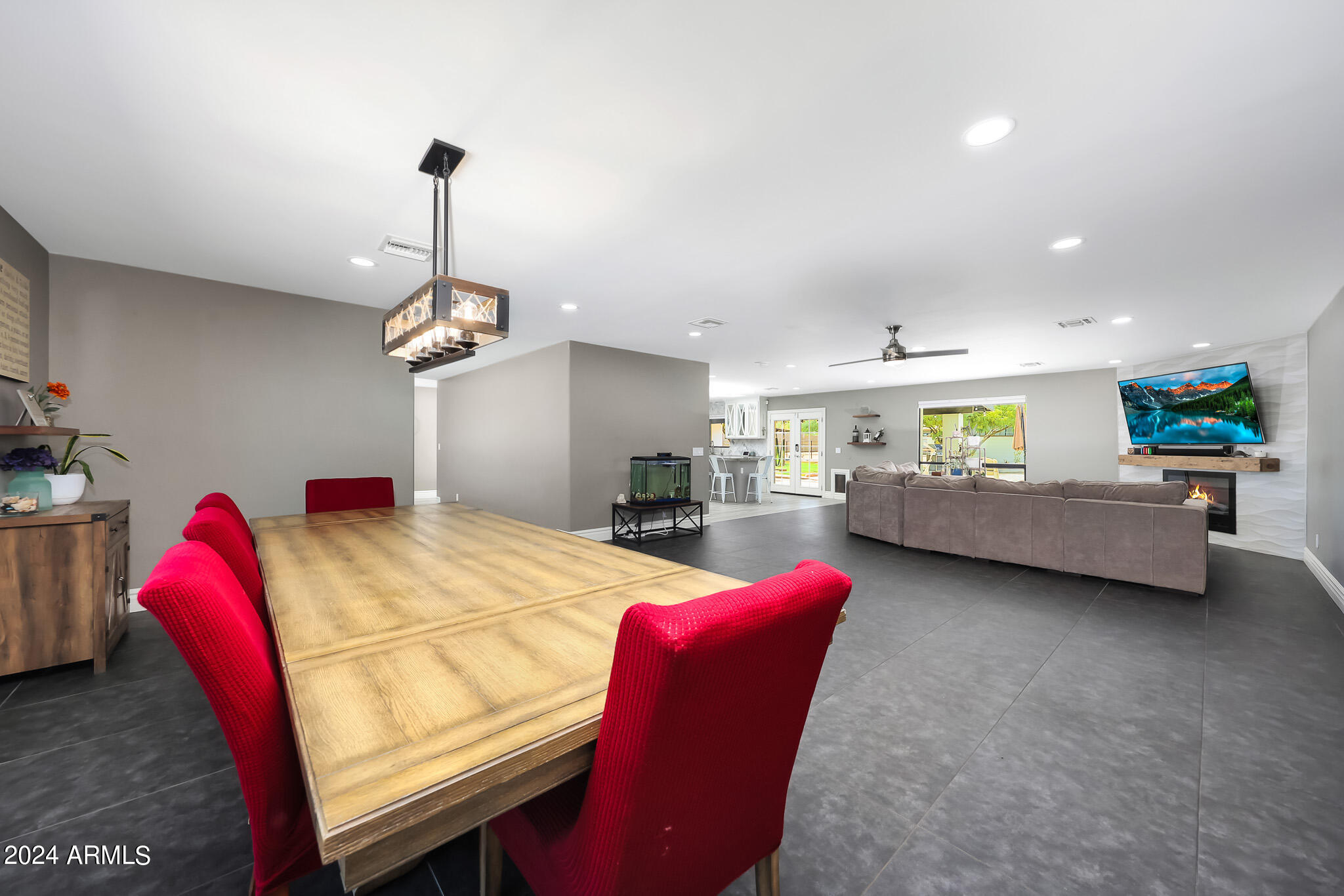 4001 E BERYL Lane