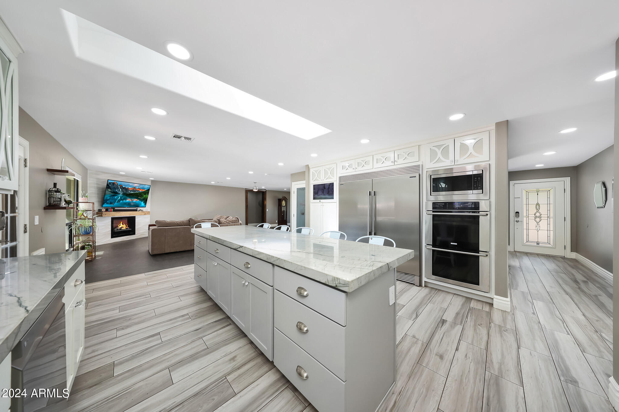 4001 E BERYL Lane