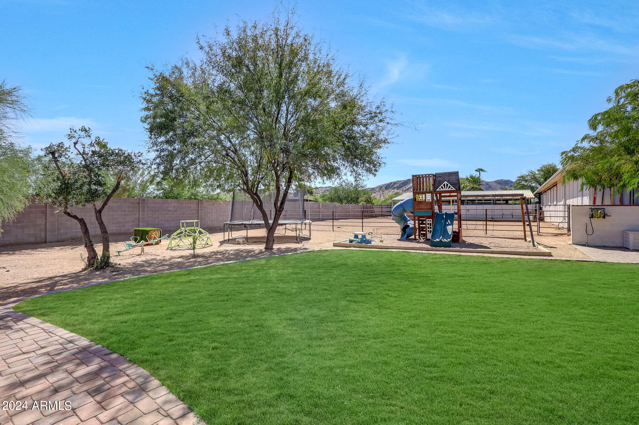 4001 E BERYL Lane