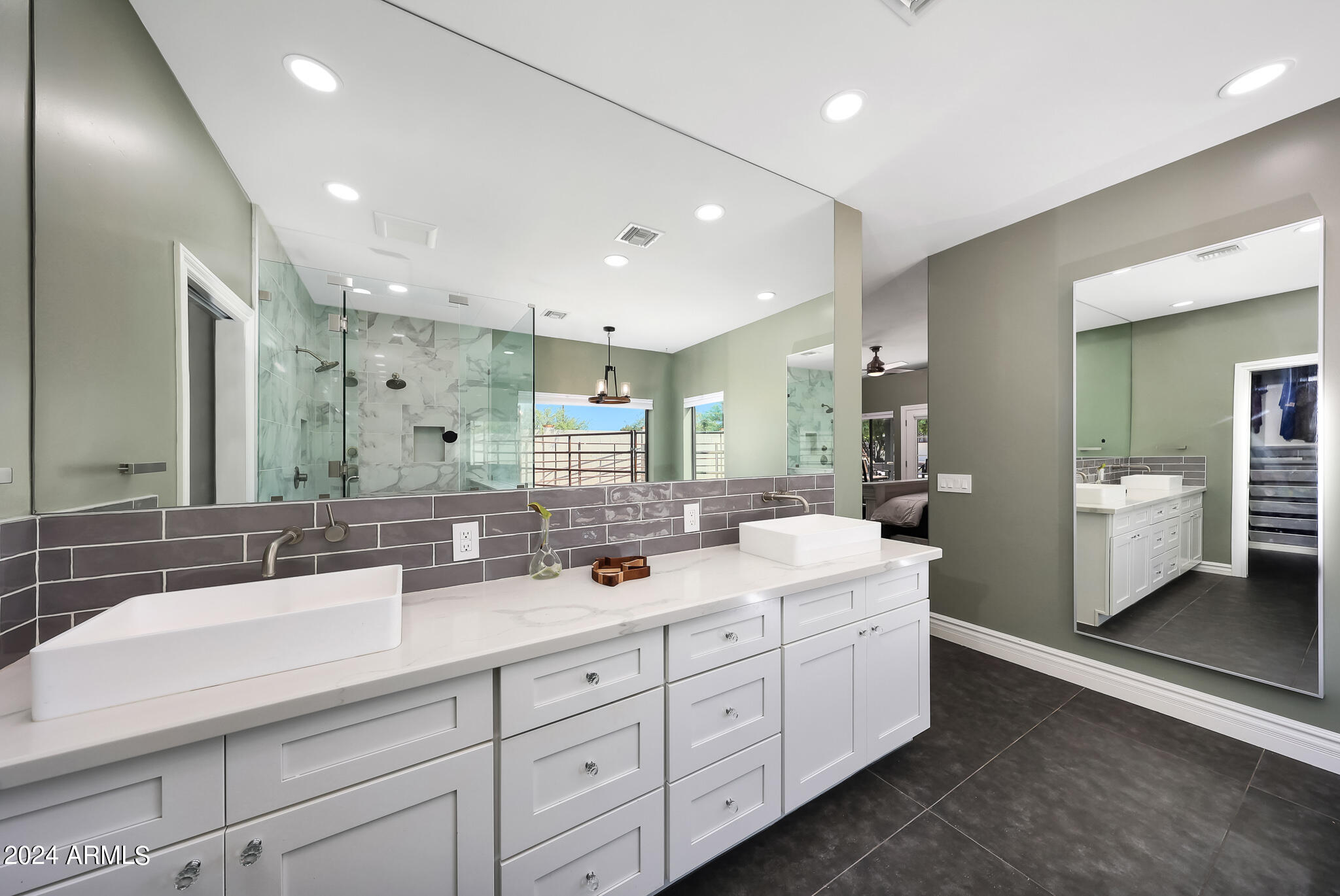 4001 E BERYL Lane