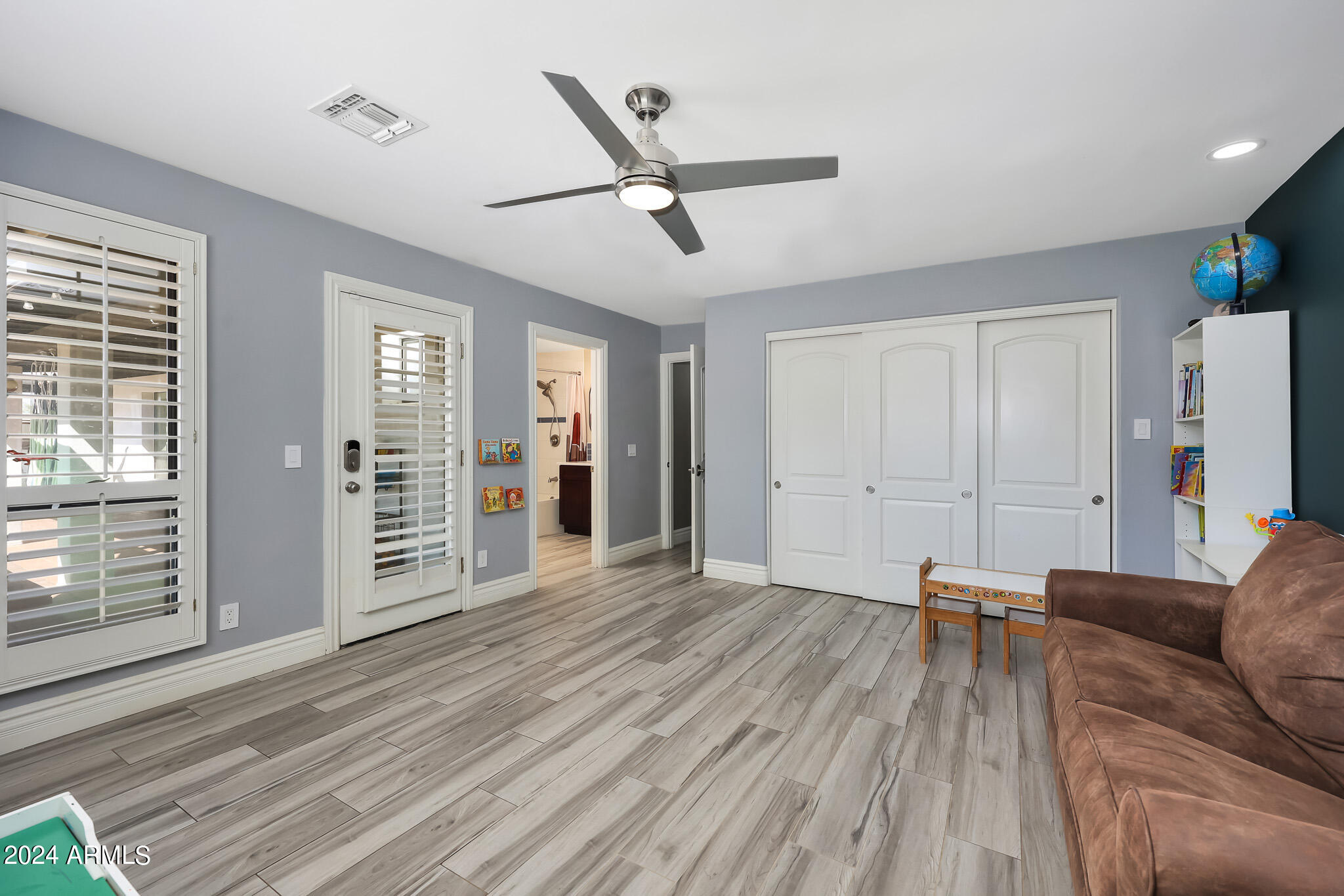 4001 E BERYL Lane