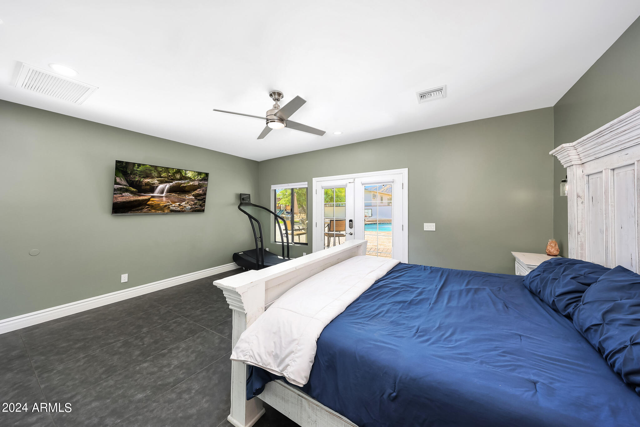 4001 E BERYL Lane