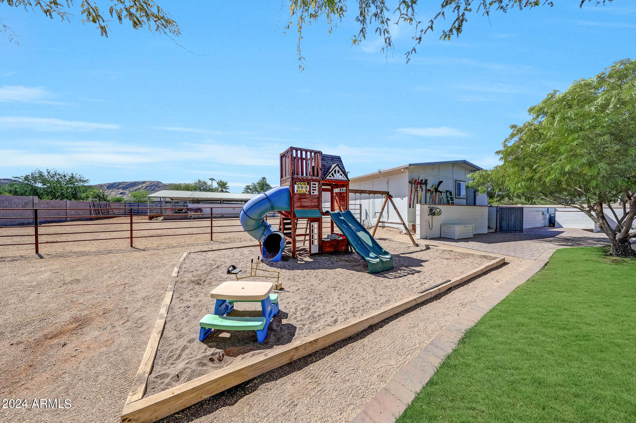 4001 E BERYL Lane