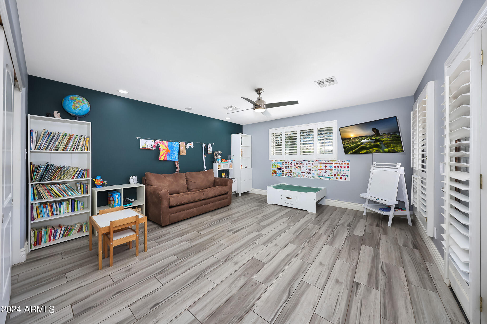 4001 E BERYL Lane