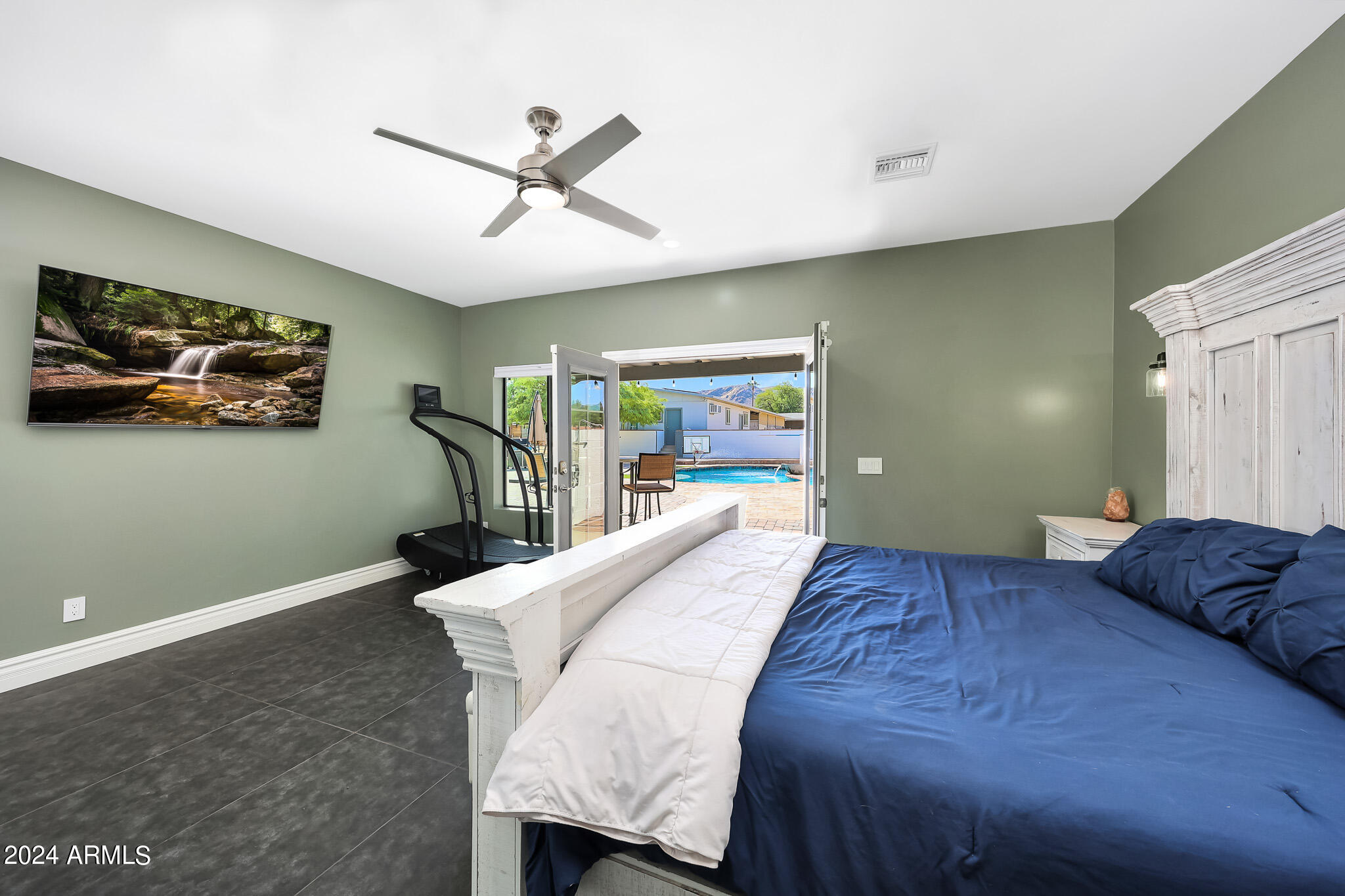 4001 E BERYL Lane