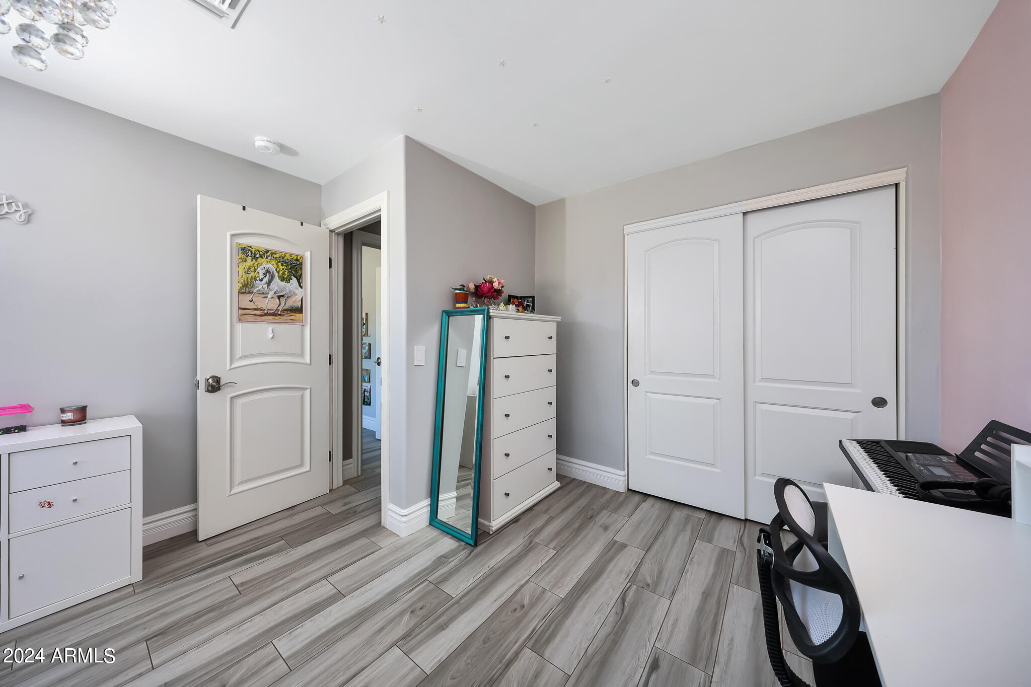 4001 E BERYL Lane