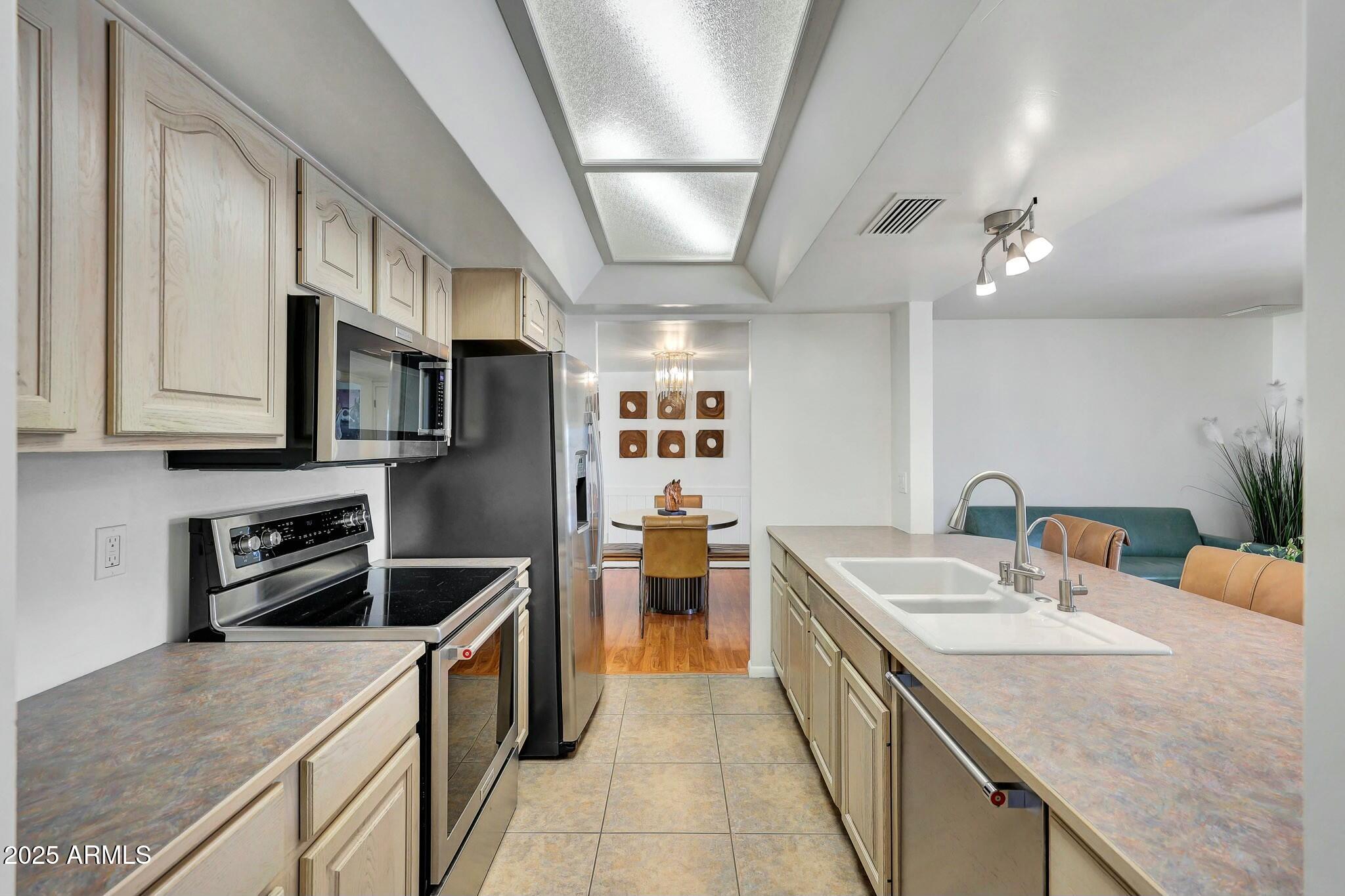 5301 E EMILE ZOLA Avenue