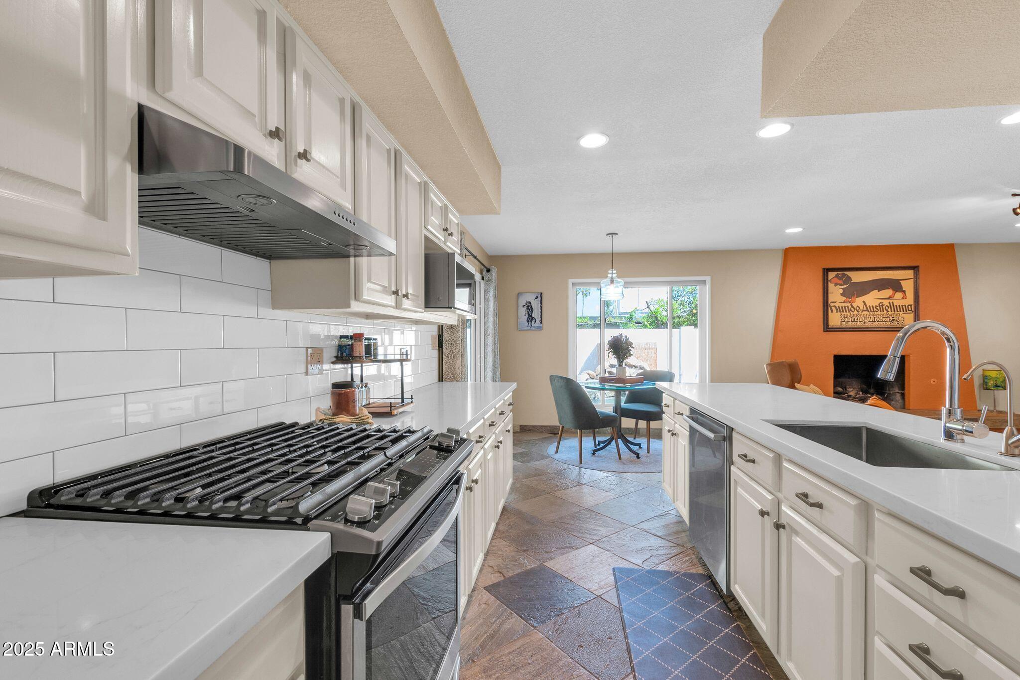 4008 E ALAN Lane