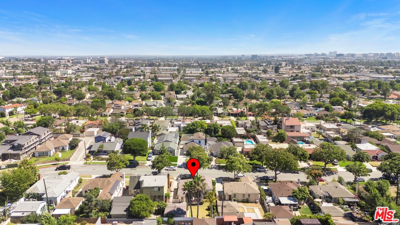 233 W 64th St