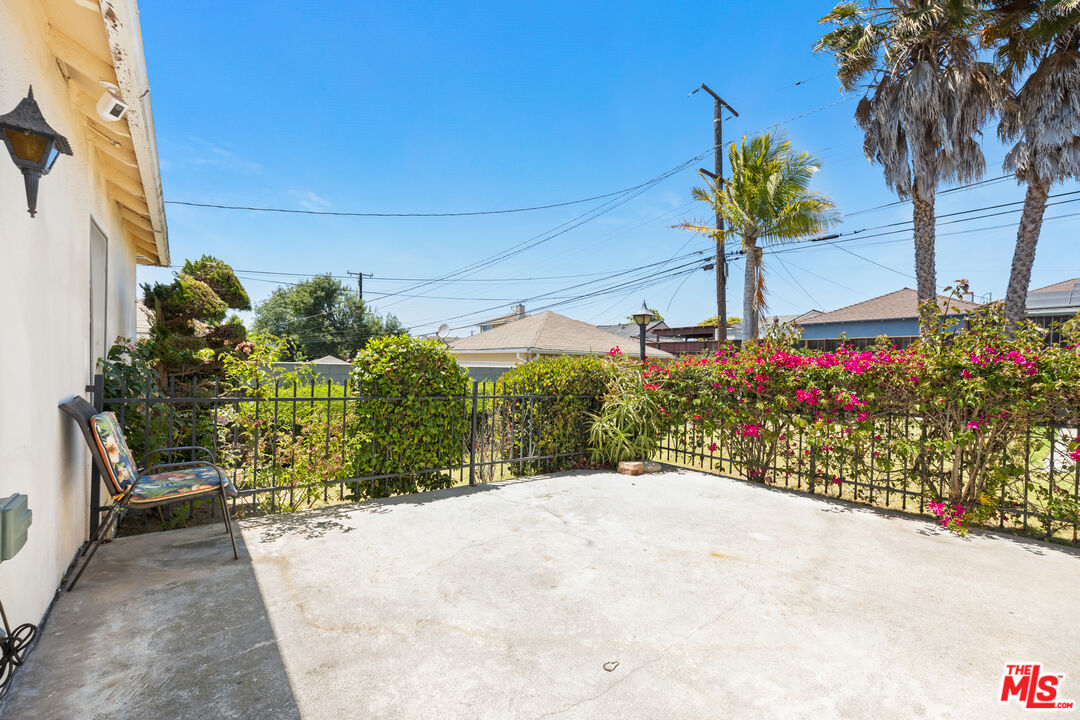 233 W 64th St