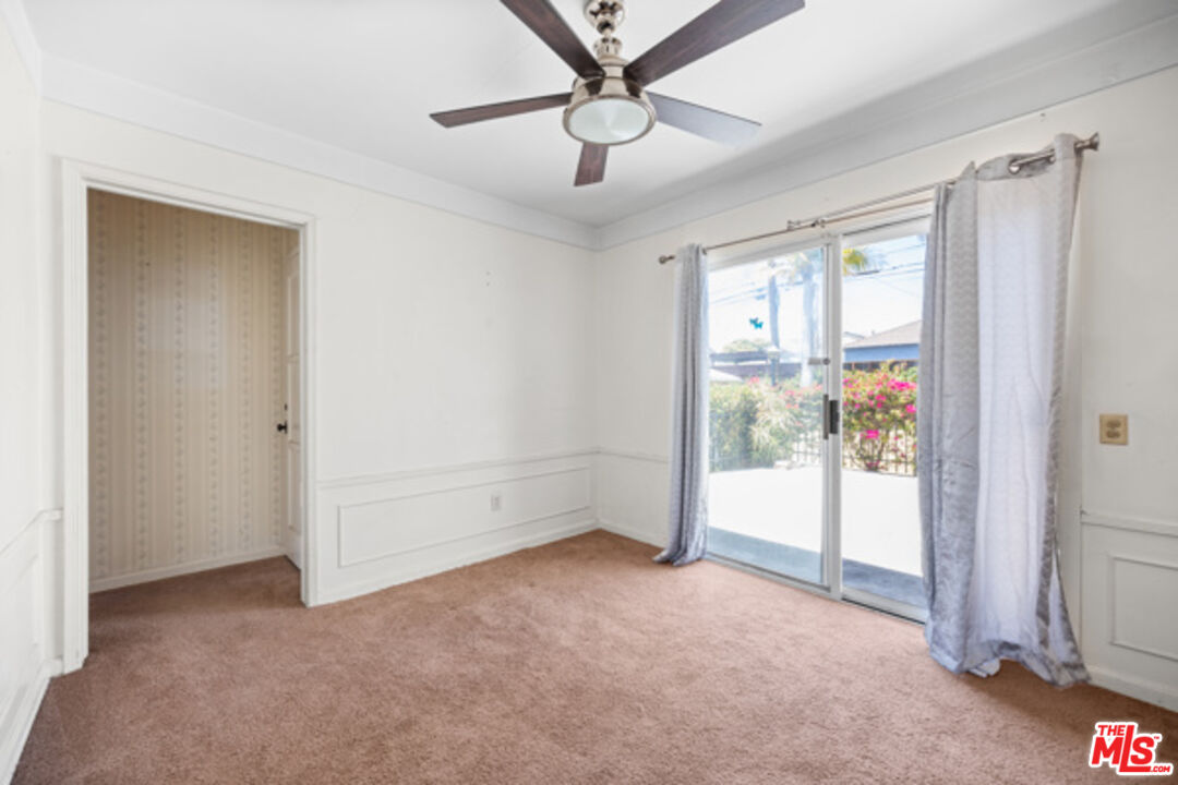 233 W 64th St