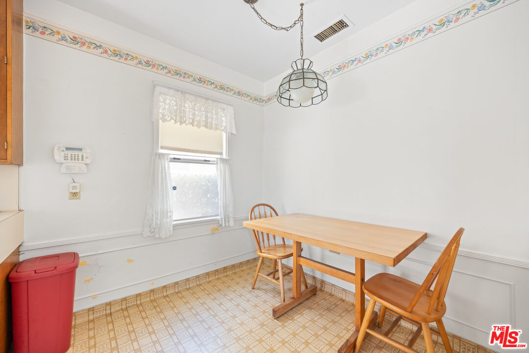 233 W 64th St
