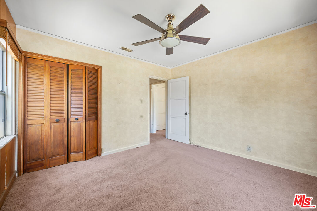 233 W 64th St