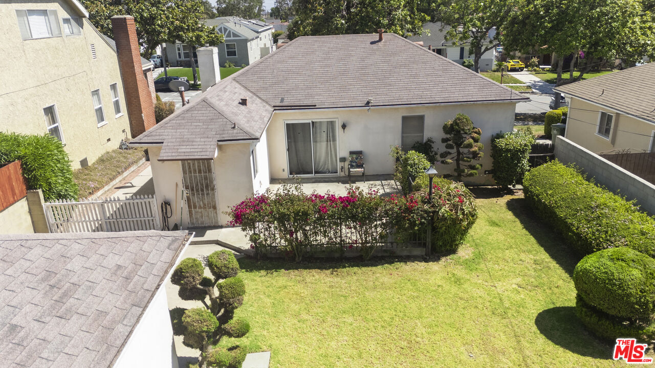 233 W 64th St