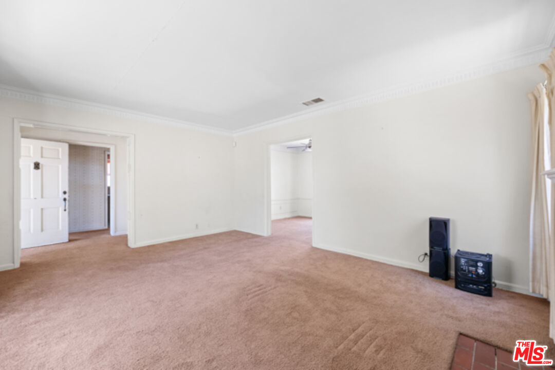 233 W 64th St