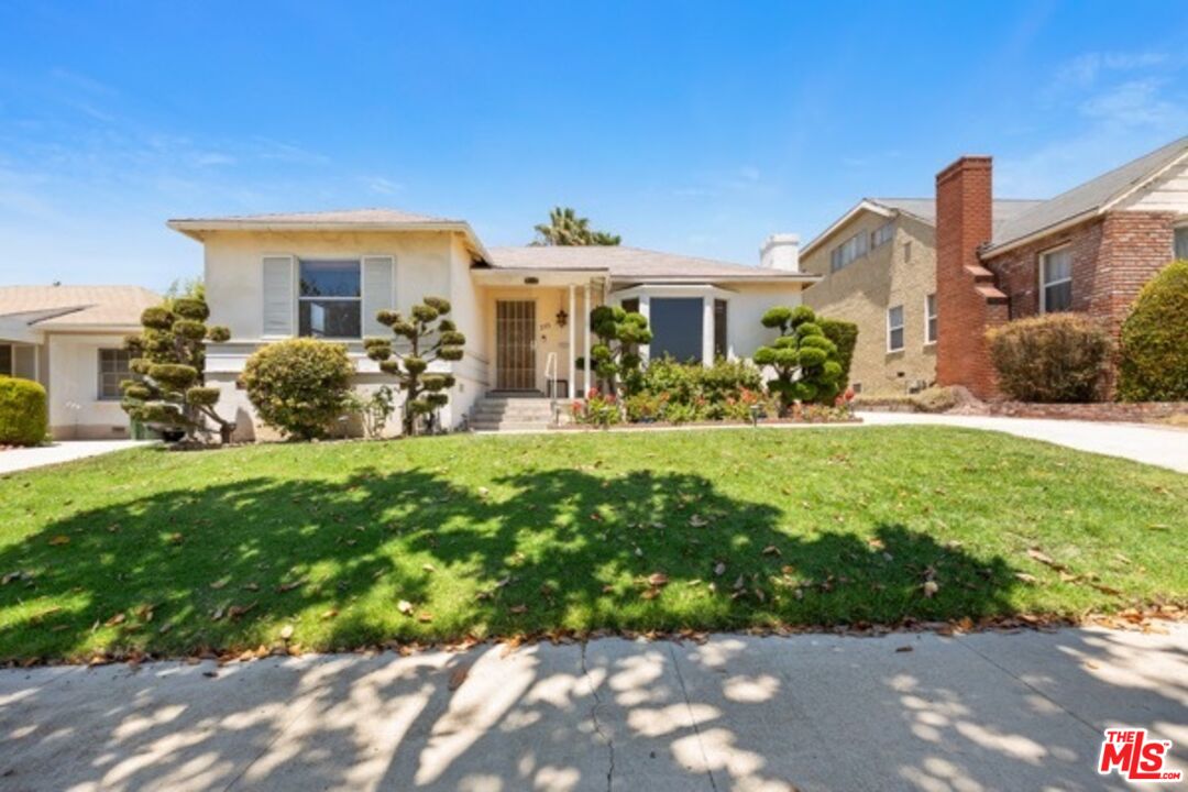 233 W 64th St