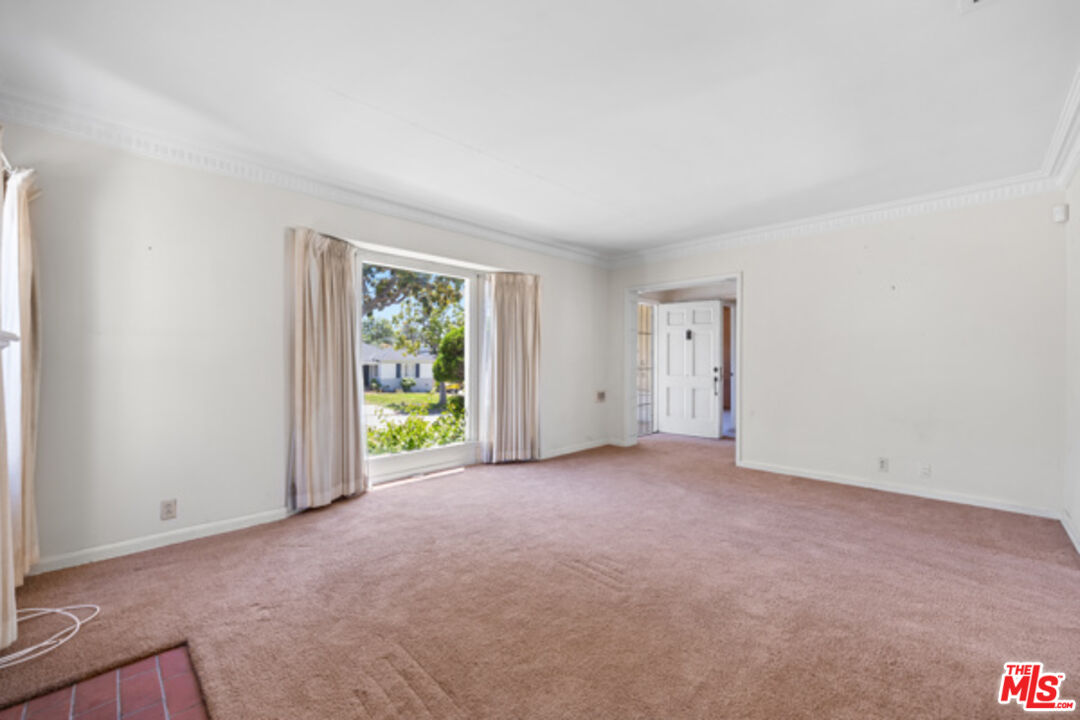 233 W 64th St