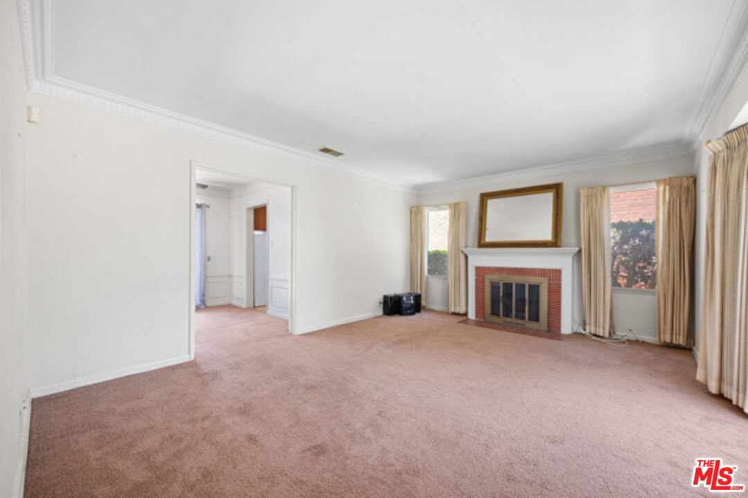 233 W 64th St