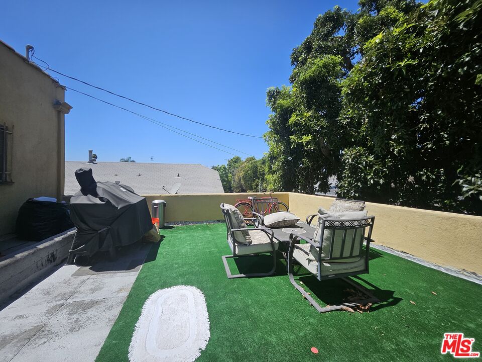 1601 W 69th St
