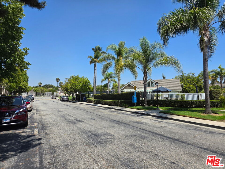 8805 Berkshire Way Unit: B