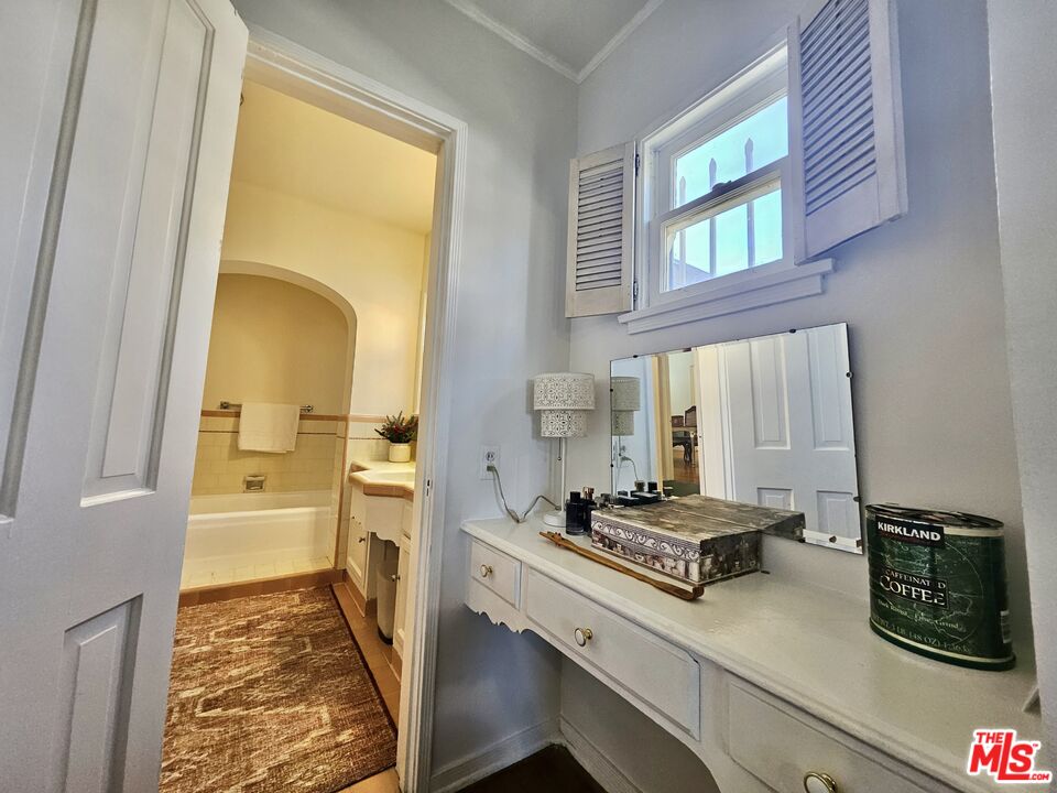 2211 W 78th Pl