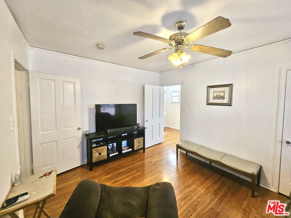 2211 W 78th Pl