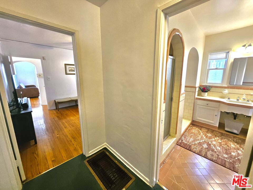 2211 W 78th Pl