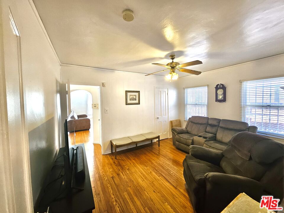 2211 W 78th Pl