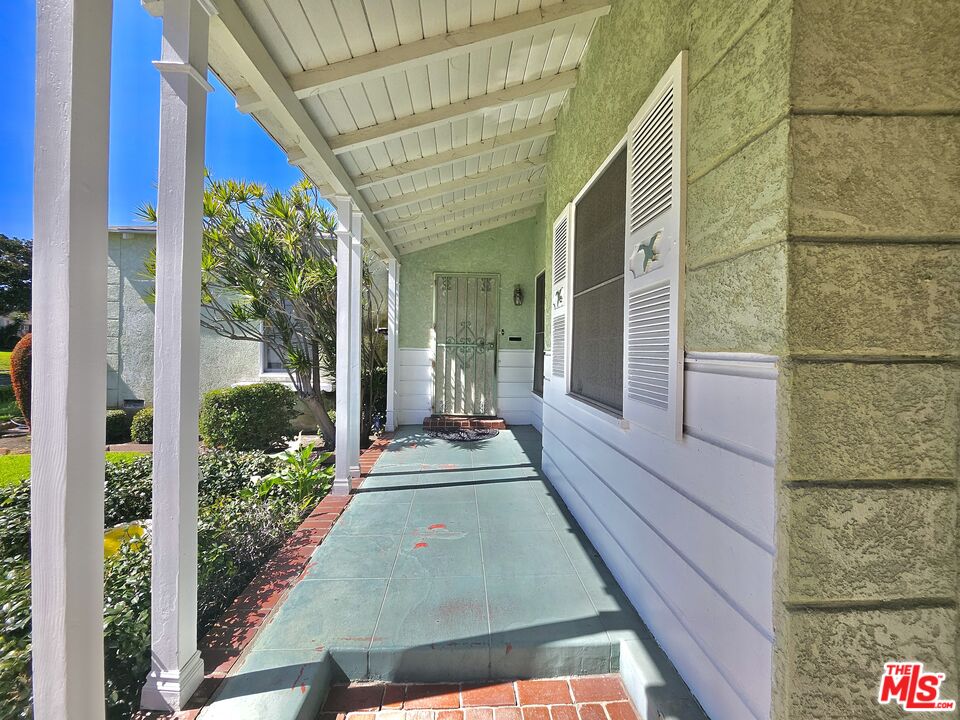 2211 W 78th Pl