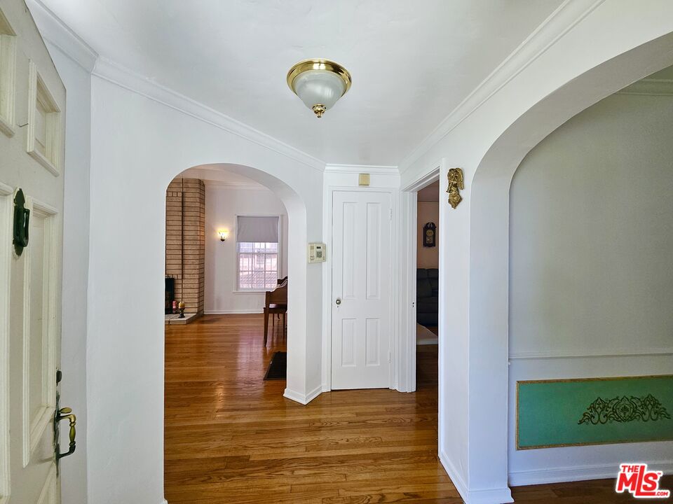 2211 W 78th Pl