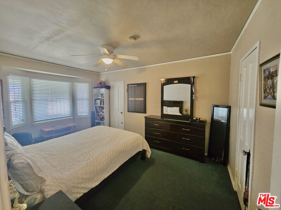 2211 W 78th Pl