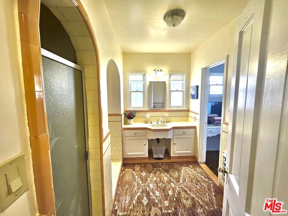 2211 W 78th Pl
