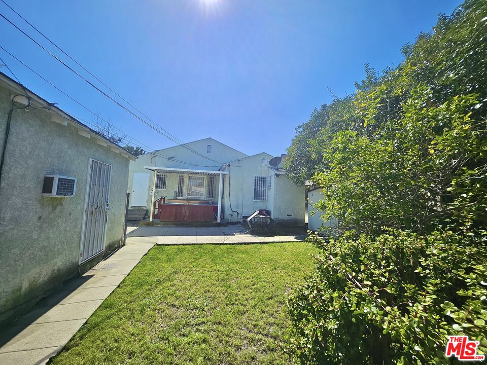 2211 W 78th Pl