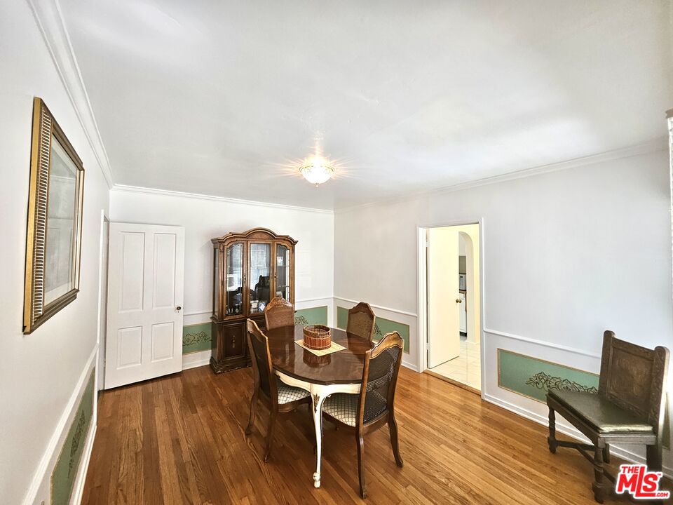 2211 W 78th Pl