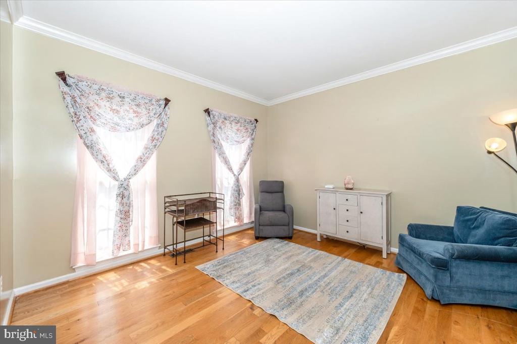 2102 WALNUT RIDGE COURT