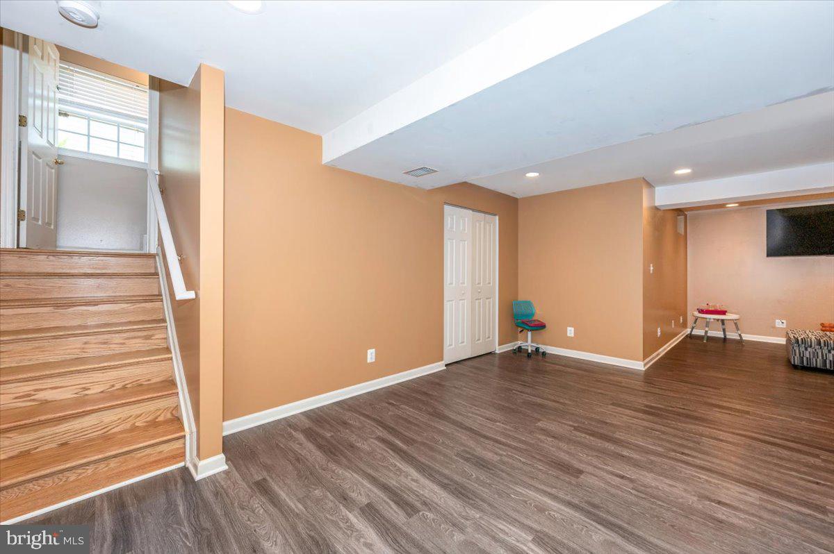 2102 WALNUT RIDGE COURT