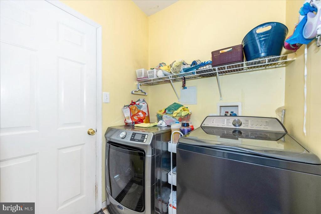 2102 WALNUT RIDGE COURT