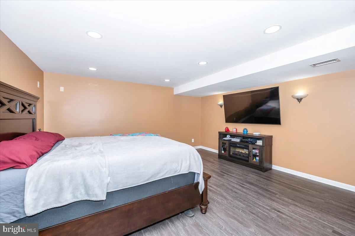 2102 WALNUT RIDGE COURT