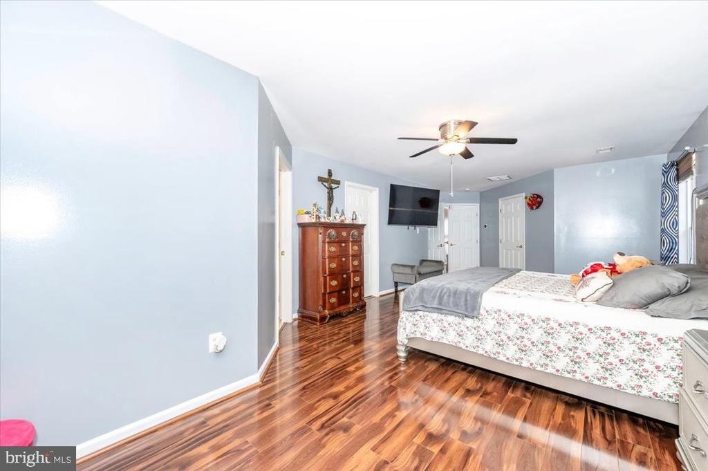 2102 WALNUT RIDGE COURT