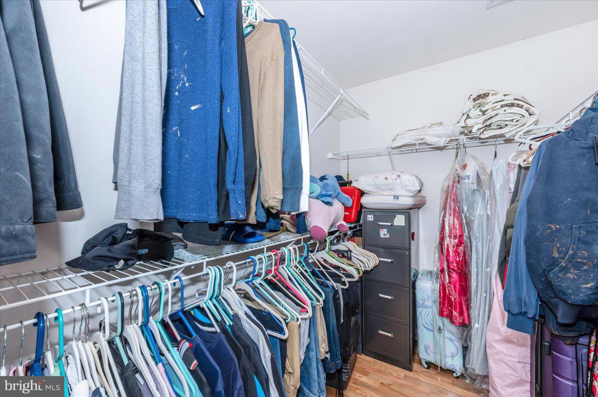 2102 WALNUT RIDGE COURT