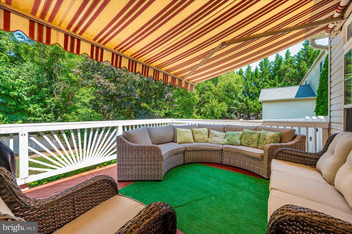 2102 WALNUT RIDGE COURT