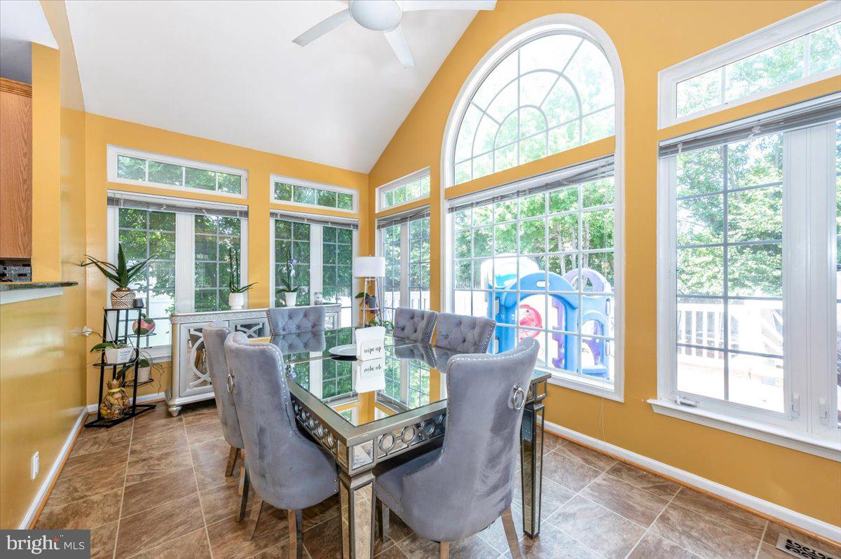 2102 WALNUT RIDGE COURT