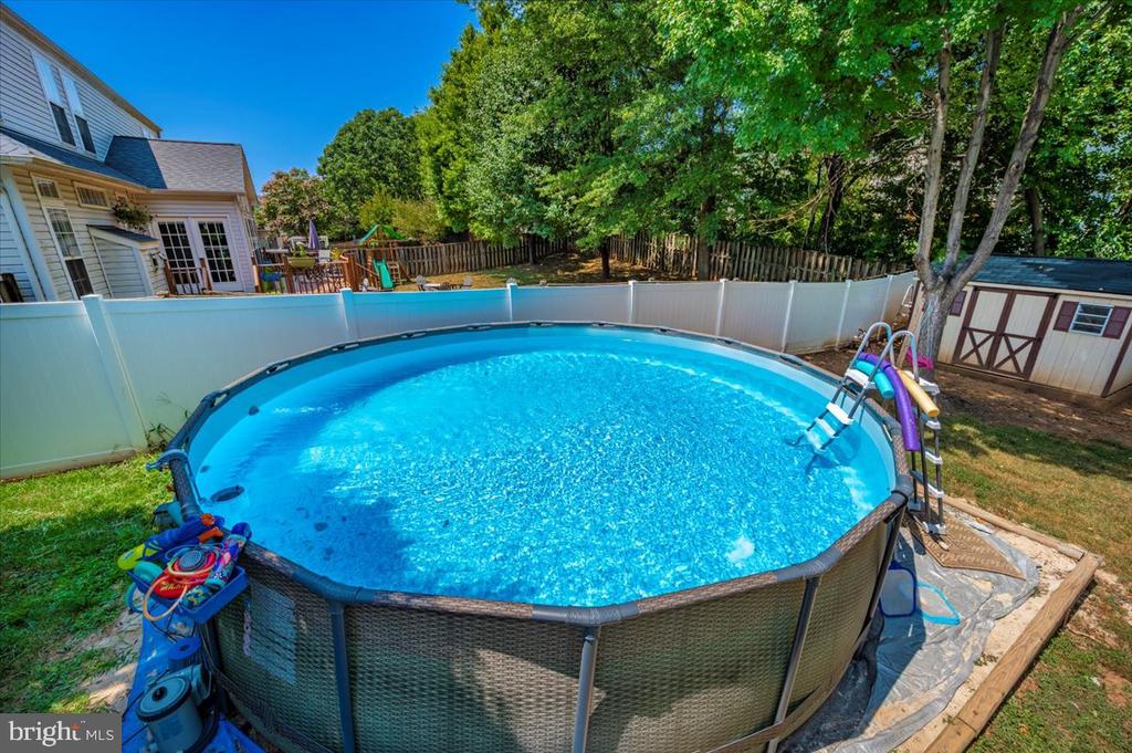 2102 WALNUT RIDGE COURT