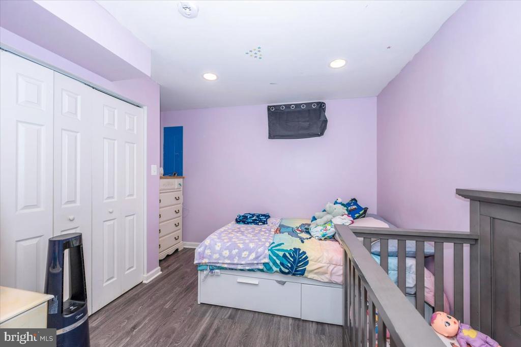 2102 WALNUT RIDGE COURT